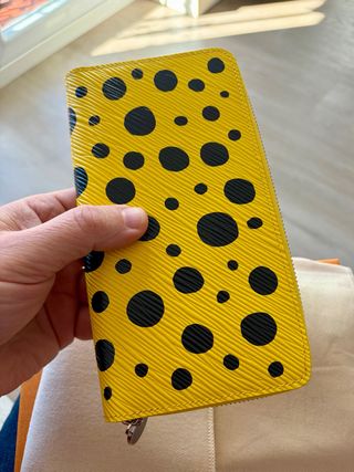 Cartera Louis Vuitton Zippy Yayoi Kusama Nueva