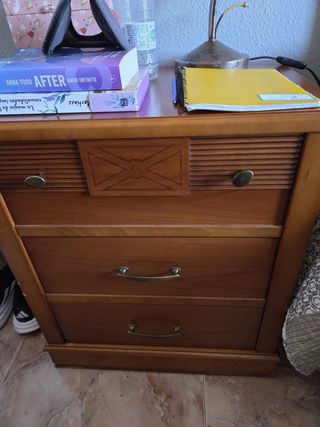 Conjunto de cama: cabecero, somier y mesitas