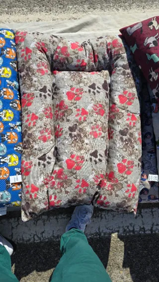 Cama para perro con estampado de perros 1.00x0.80