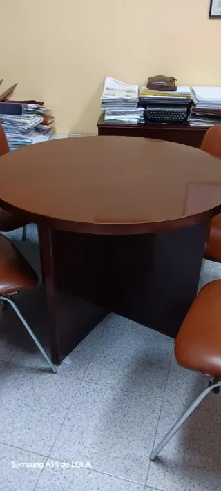 Muebles de oficina en madera y cuero