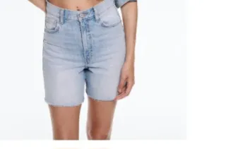 Pantalón corto vaquero desgastado