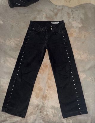 Pantalones negros anchos con estrellas rosas