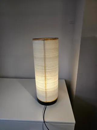 Lámpara de pie papel y plástico