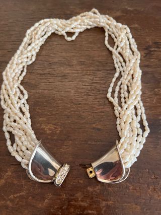 Collana perle di fiume con chiusura a fiocco
