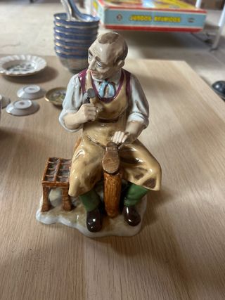 Figura zapatero de porcelana