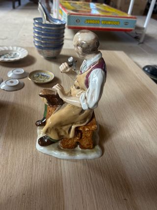 Figura zapatero de porcelana