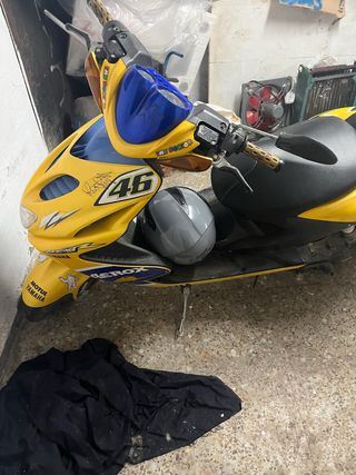 Yamaha Aerox 49cc Scooter o cambio por quad 50cc