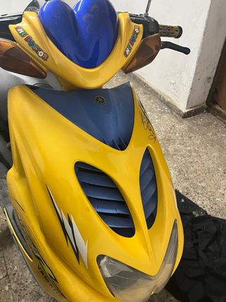Yamaha Aerox 49cc Scooter o cambio por quad 50cc