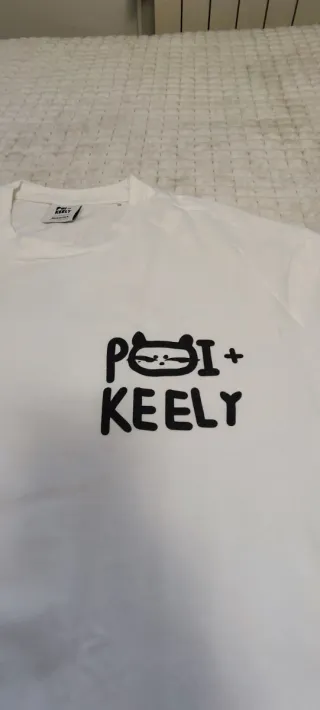 Camiseta Poi+Keely de Bershka