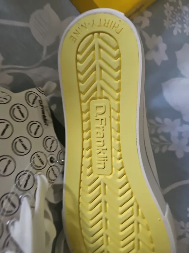 Zapatillas D. Franklin blancas y Amarillas