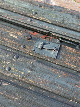 Puerta rústica madera verde 2 hojas