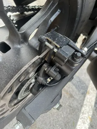 Moto Voge 300DS Negra y Roja