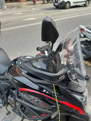 Moto Voge 300DS Negra y Roja