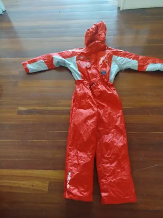 Mono de esquí infantil 12 años. En buen estado.