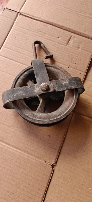 Polea antigua de hierro