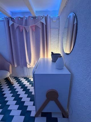 Cuna convertible blanca y madera