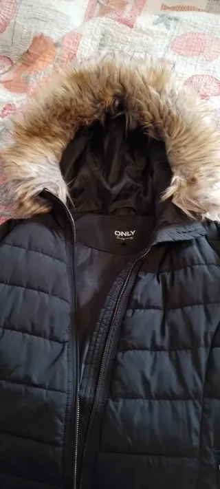 Piumino donna nero con cappuccio