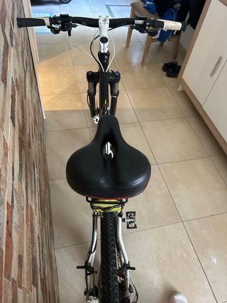 Bicicleta Orbea con todos sus accesorios
