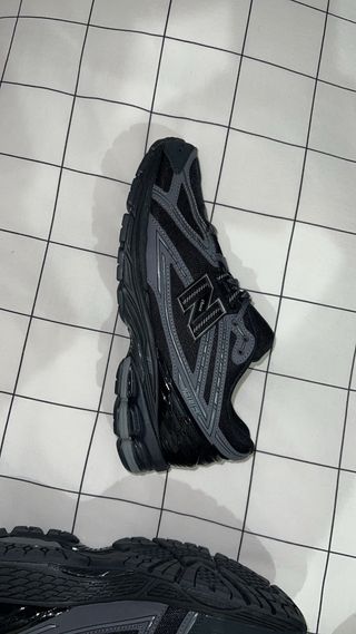 Zapatillas New Balance Negras y Grises