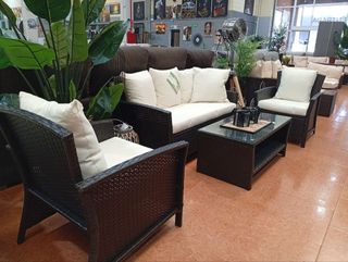 Conjunto Terraza Ratán: Sofá, Sillones y Mesa