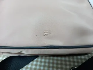 Bolso bandolera Parfois nylon rosa y negro