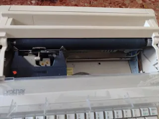 Máquina de escribir Brother AX-210