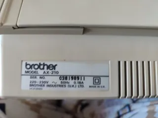 Máquina de escribir Brother AX-210