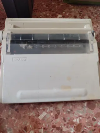 Máquina de escribir Brother AX-210
