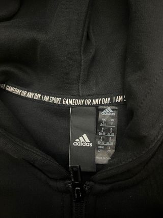 Felpa Adidas con cappuccio e zip