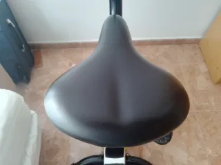 Bicicleta Estática Amarilla y Negra