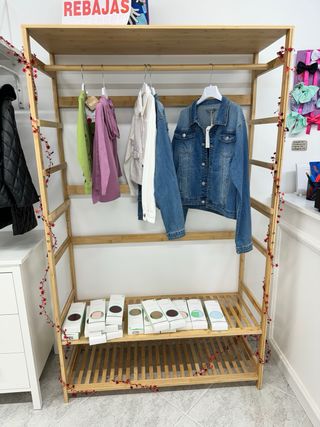 Mueble organizador de bambú