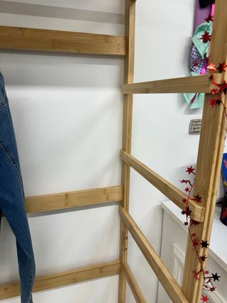 Mueble organizador de bambú