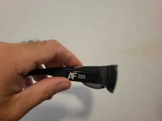 Gafas de sol negras y grises