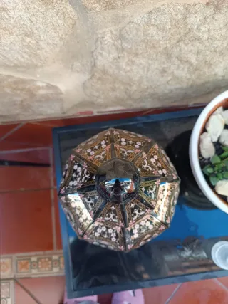 Jarrón de cerámica con flores