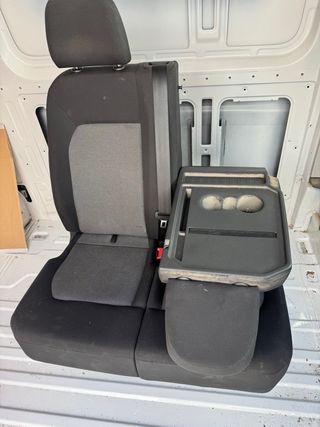 Asientos dobles con almacenamiento y mesa MAN TGE