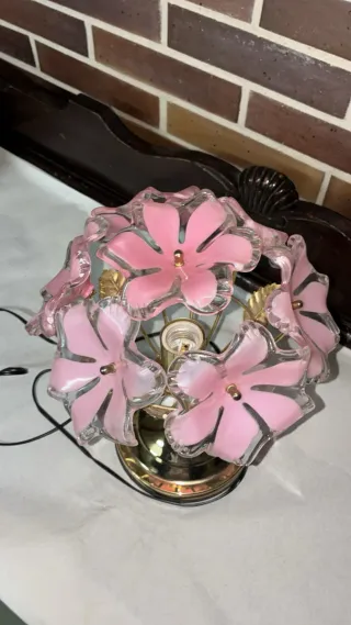 Lámpara de mesa floral dorada y rosa