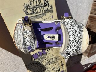 Tavole da snowboard con attacchi