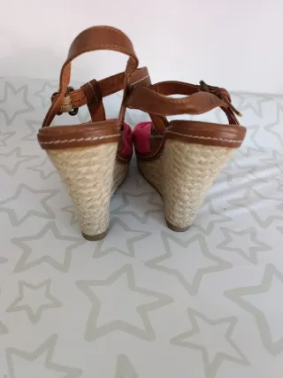 Sandalias cuña marrón y rosa T.36 Suiteblanco