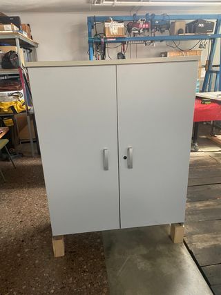 Armadio di stoccaggio grigio