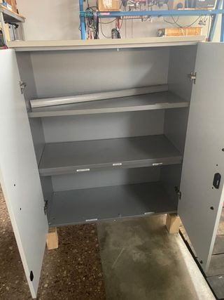 Armadio di stoccaggio grigio