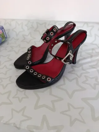 Sandalias Zara Talla 37 Tachuelas Negras Rojas