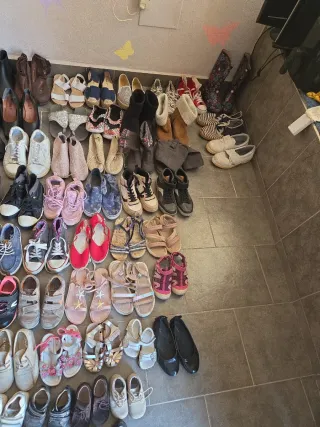 Lote Zapatos Niñ@s y Mujer 2€