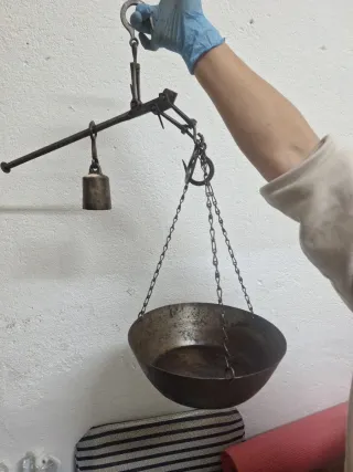 Báscula antigua de metal