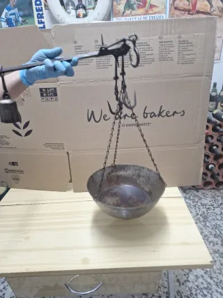 Báscula antigua de metal