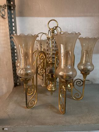 Lámpara de pared antigua dorada