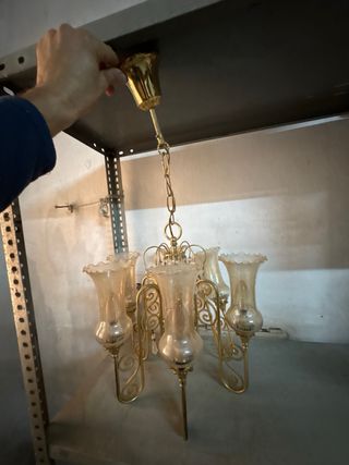 Lámpara de pared antigua dorada