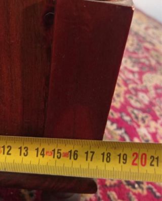 Pareja de estanterías de colgar.