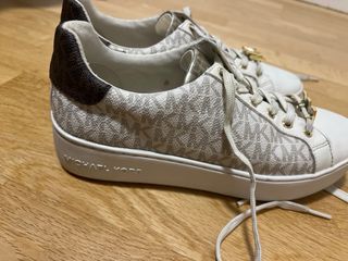 Zapatillas Michael Kors Blancas y Doradas