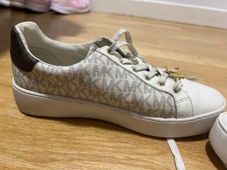 Zapatillas Michael Kors Blancas y Doradas