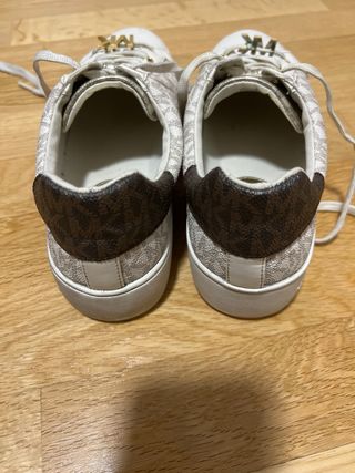 Zapatillas Michael Kors Blancas y Doradas